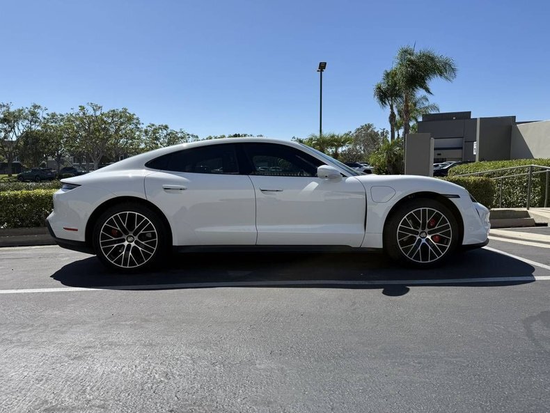 Sedan in Glendale, United States 2 - 17499546