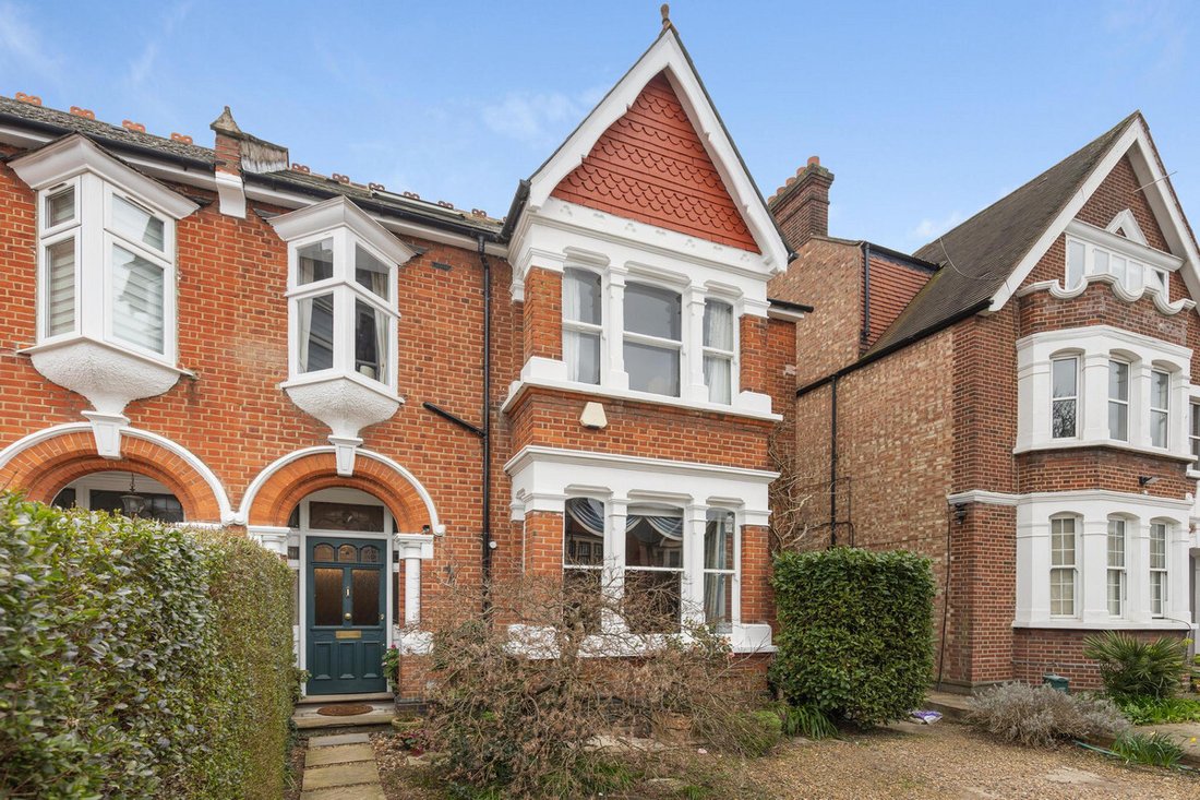 House in West Acton, Ealing, England 1 - 17499537