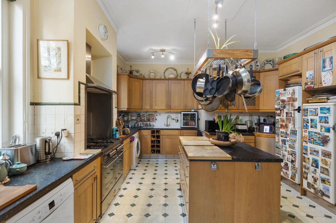 House in West Acton, Ealing, England 3 - 17499537
