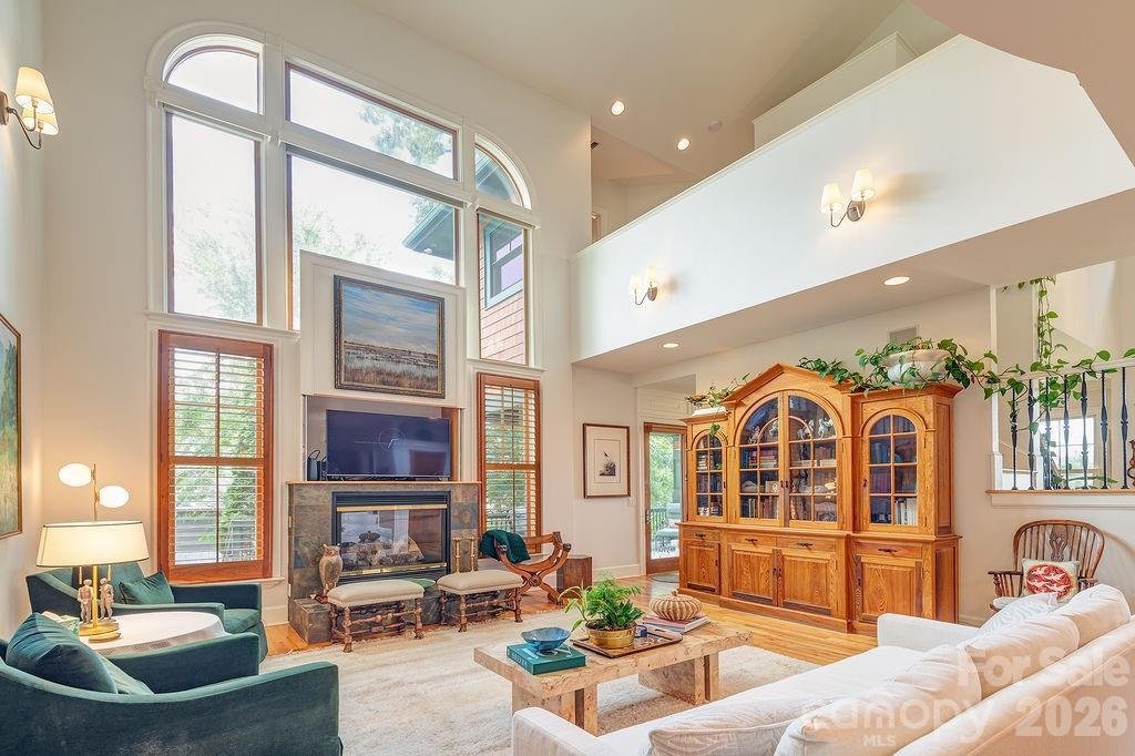 House in Weaverville, North Carolina, United States 2 - 17500014
