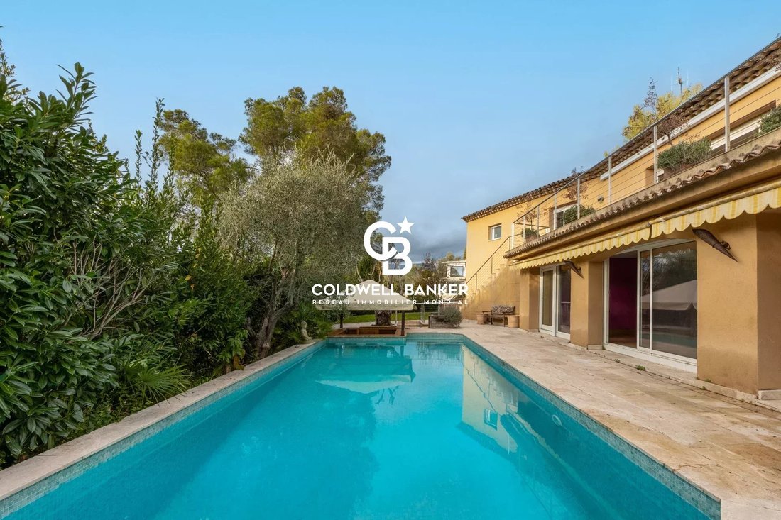 Villa in Sud, Roquefort-les-Pins, France 1 - 17499837