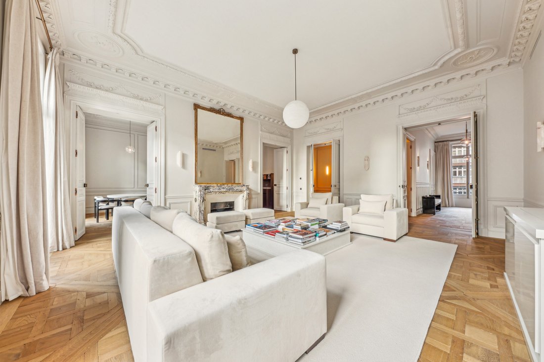Apartment in Elysées-Madeleine, Paris 8e Arrondissement, Paris 4 - 17499904