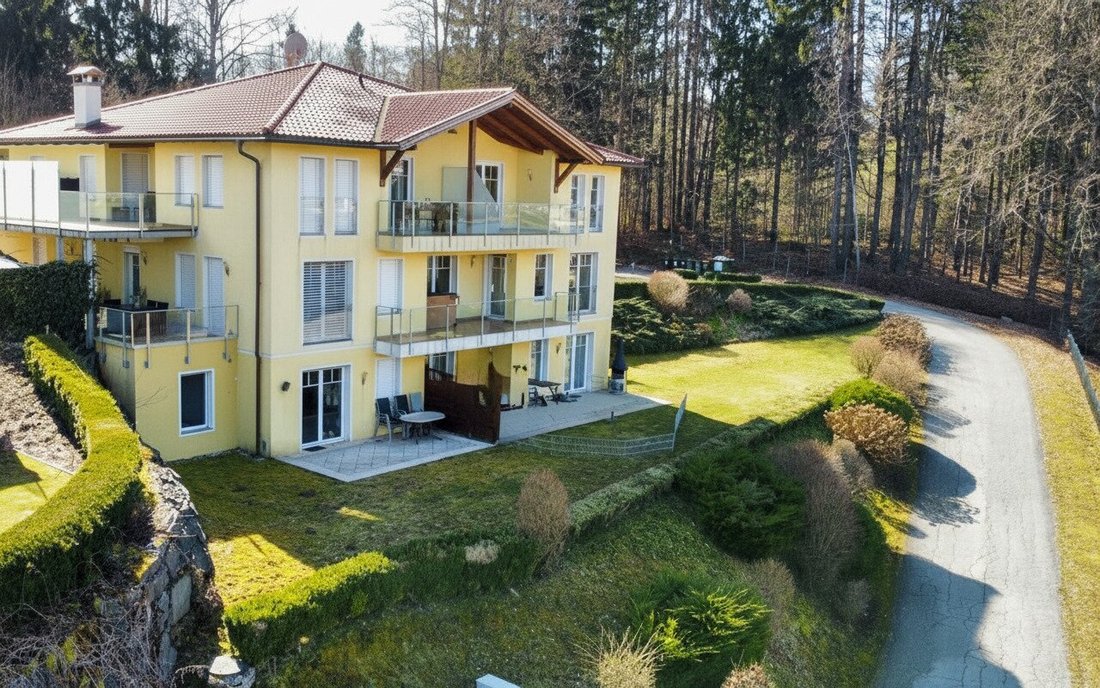 Wörthersee Lifestyle Pur: Gartenwohnung Mit Terrasse, Seeblick Und Eigenem Badesteg In Velden Am Wör
