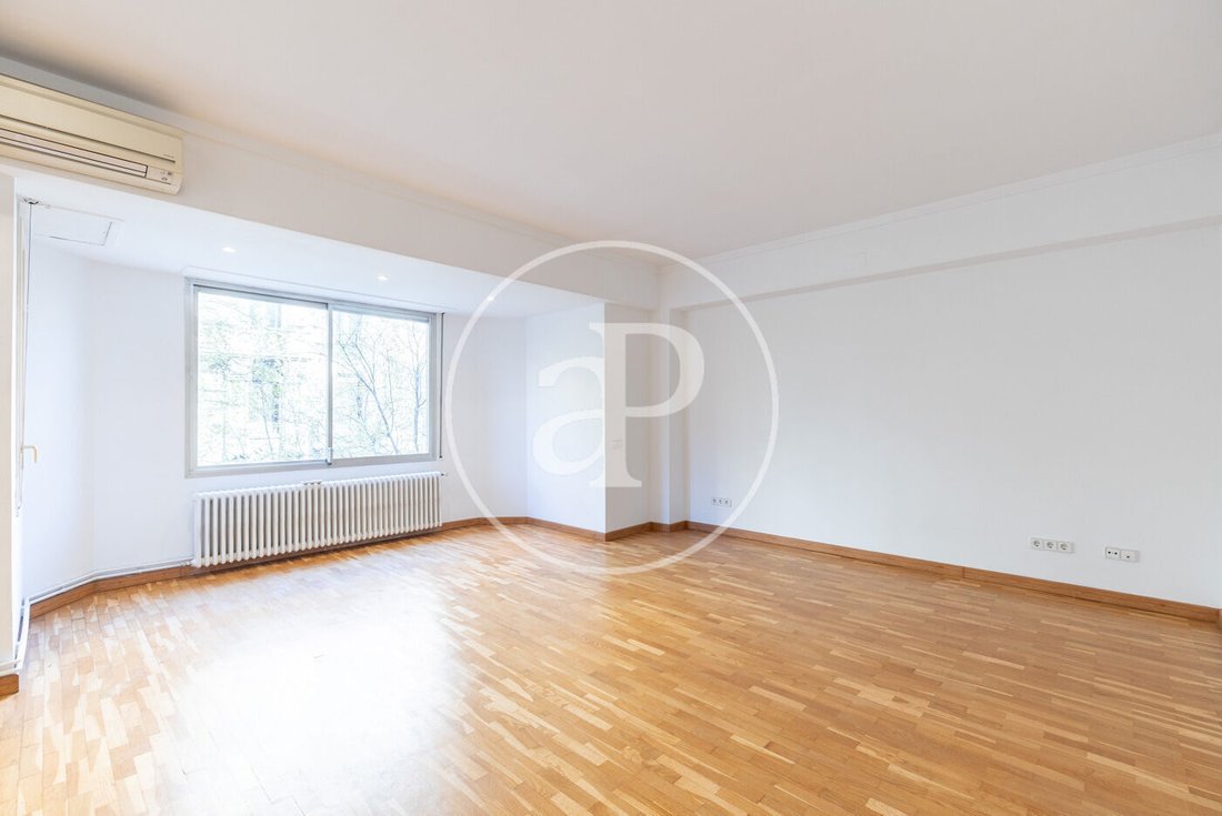 Apartment in Eixample, Barcelona, Spain 2 - 17500323