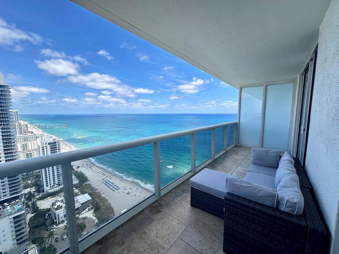 Condo in Hallandale Beach, Florida, United States 1 - 17499976