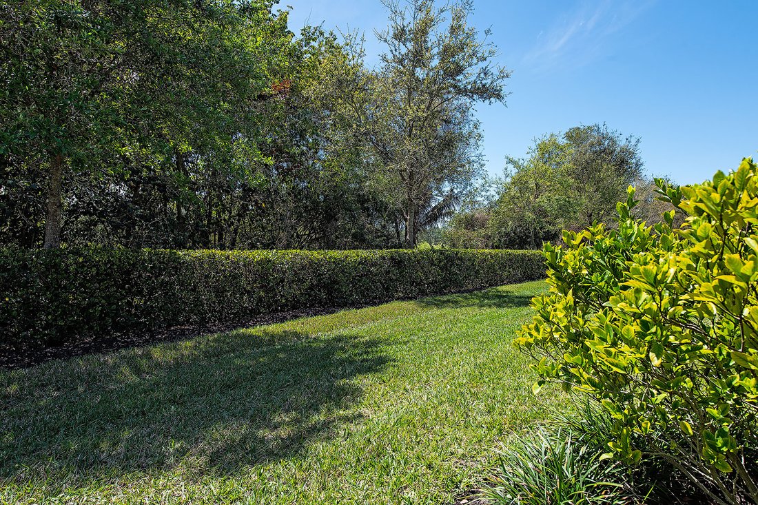 Naples, Florida, United States 3 - 17499909