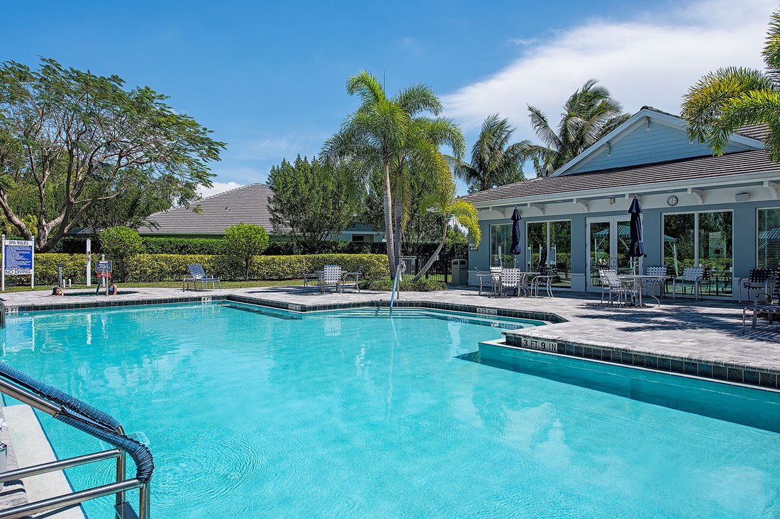 Naples, Florida, United States 4 - 17499909