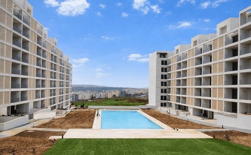 Apartment in Santo António dos Cavaleiros, Lisbon, Portugal 1