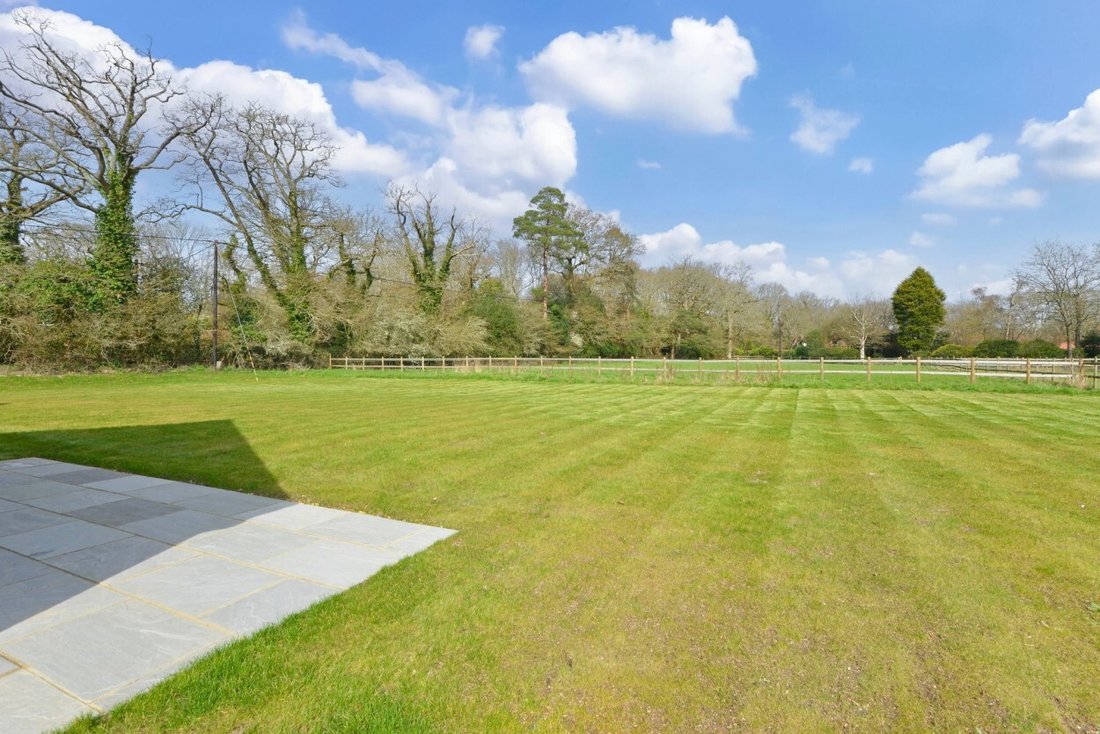 Bungalow in Ockley, England 2 - 17501681