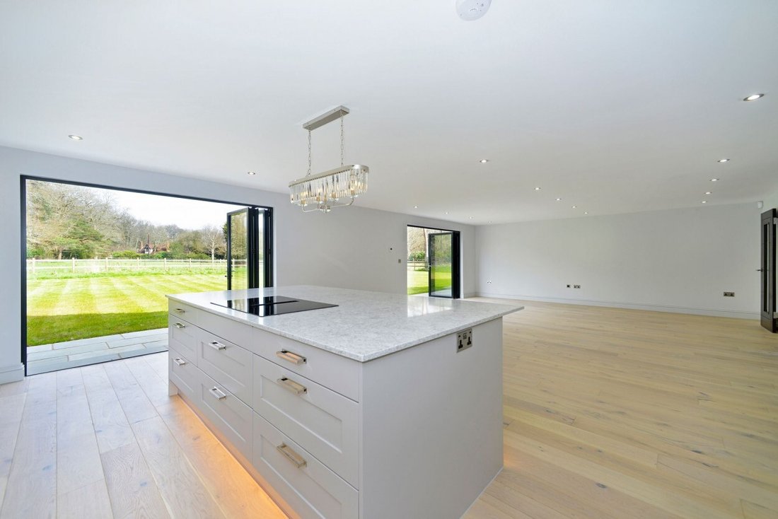 Bungalow in Ockley, England 5 - 17501681