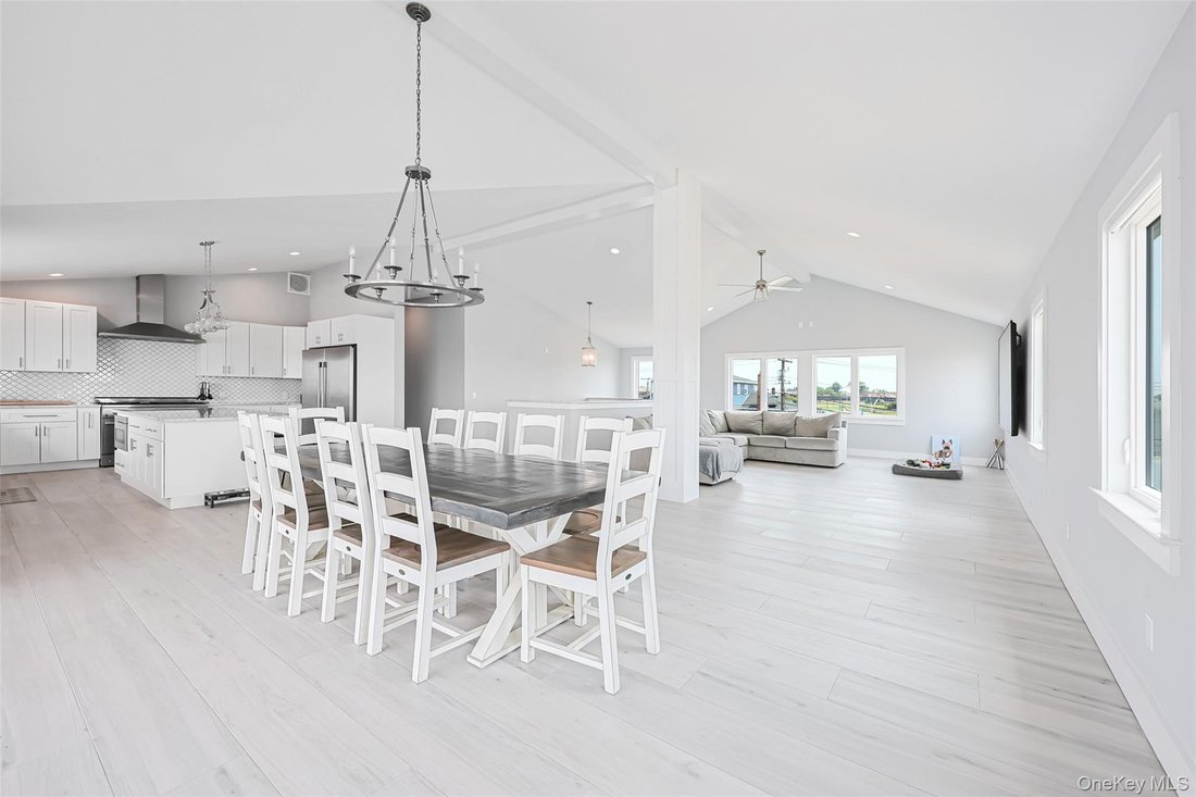 House in Lindenhurst, New York, United States 4 - 16979016