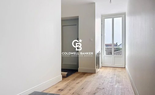 One Of Flat Roof Water Castle, Rochefort ( Commerical)