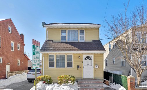 Apartment in North New Hyde Park, New York, United States 1