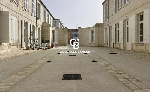 One Of Flat Roof Water Castle, Rochefort ( Commerical)