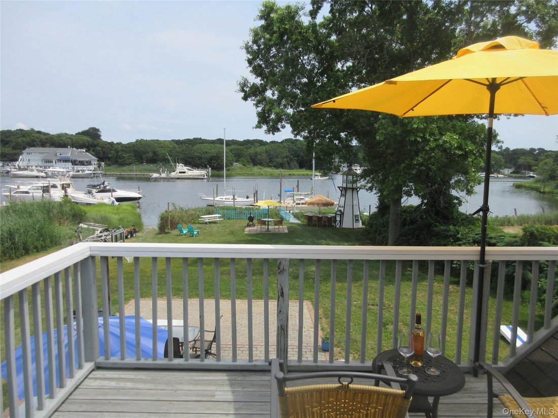 House in Aquebogue, New York, United States 4 - 16980278