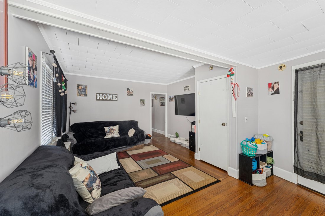 Apartment in North New Hyde Park, New York, United States 5 - 17501325