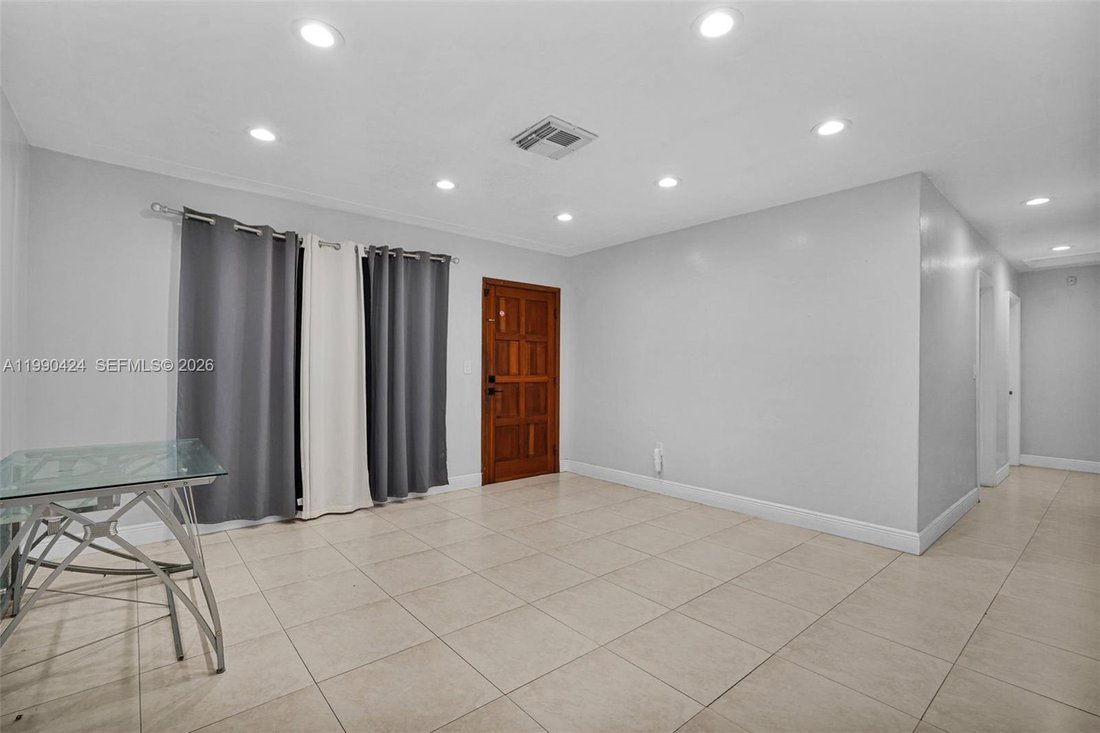 House in Hialeah, Florida, United States 5 - 17501527