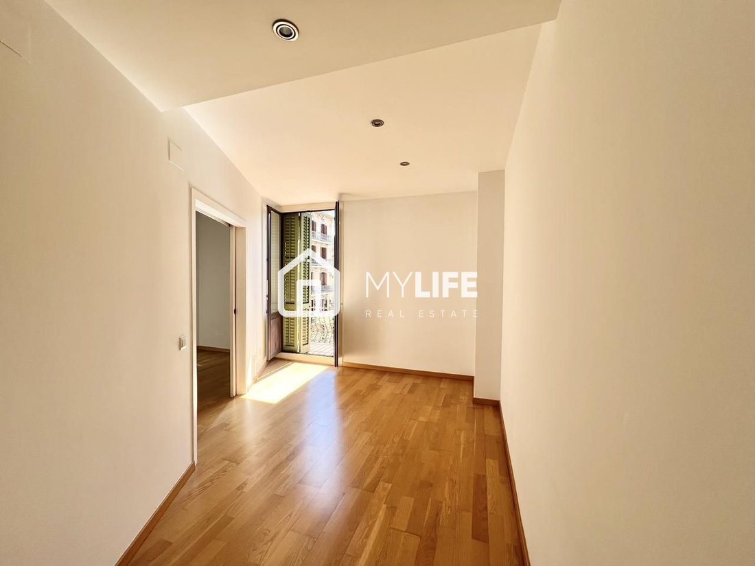 Apartment in Eixample, Barcelona, Spain 4 - 17502303