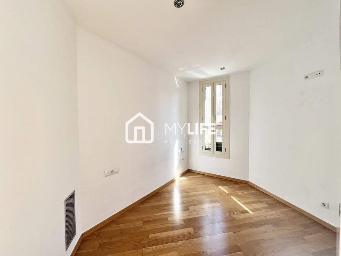 Apartment in Eixample, Barcelona, Spain 5 - 17502303