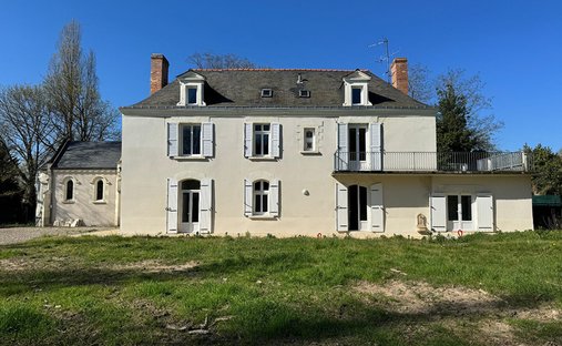 House in Marmimere-Venairerie, Saint-Barthelemy-d'Anjou, France 1