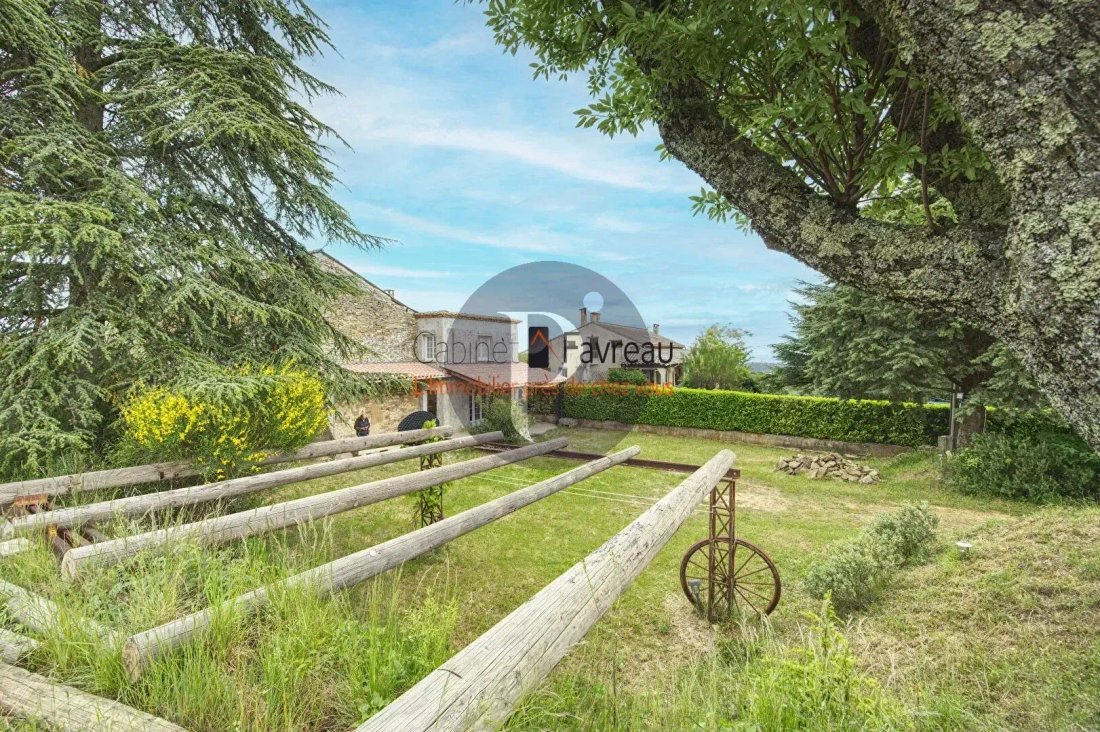 Estate in Pont-Saint-Esprit, Occitania, France 1 - 17502578
