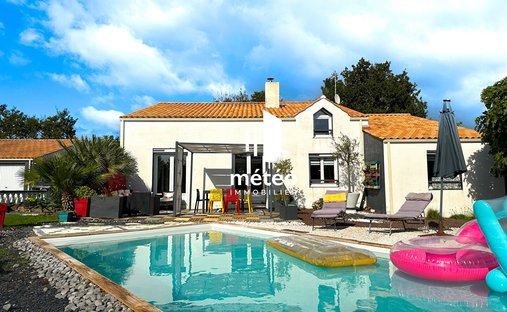 House in Olonne-sur-Mer, Les Sables-d'Olonne, France 1
