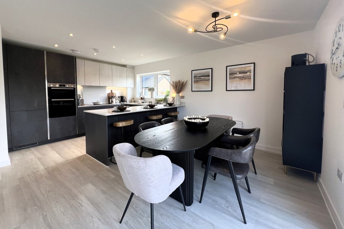 House in Cranleigh, England 4 - 17504145
