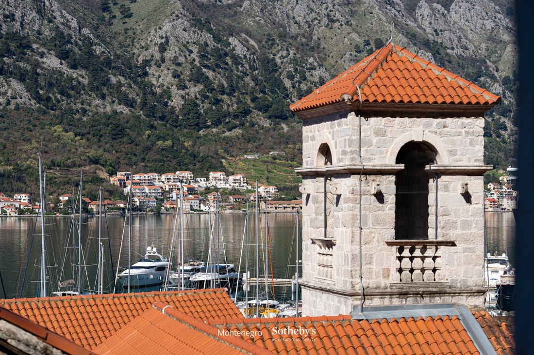 Apartment in Kotor, Kotor Municipality, Montenegro 1 - 17510657