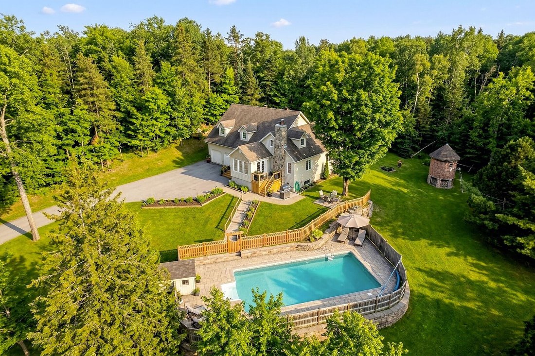 Maison à Sainte-Adèle, Québec, Canada 1 - 17488014