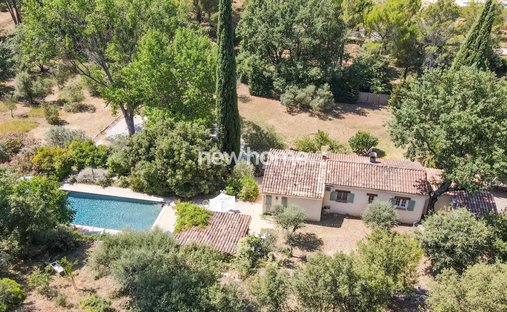 Casa a Est, Lorgues, Francia 1