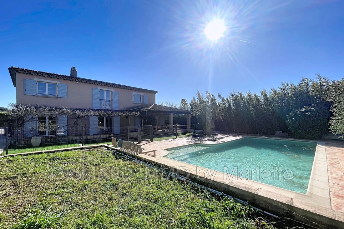 Villa in Grimaud, Provence-Alpes-Côte d'Azur, France 1 - 17348618