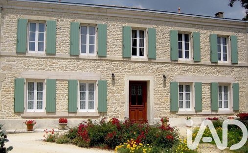 House in Le Thou, Nouvelle-Aquitaine, France 1