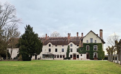 Estate in Chateauvillain, Grand Est, France 1