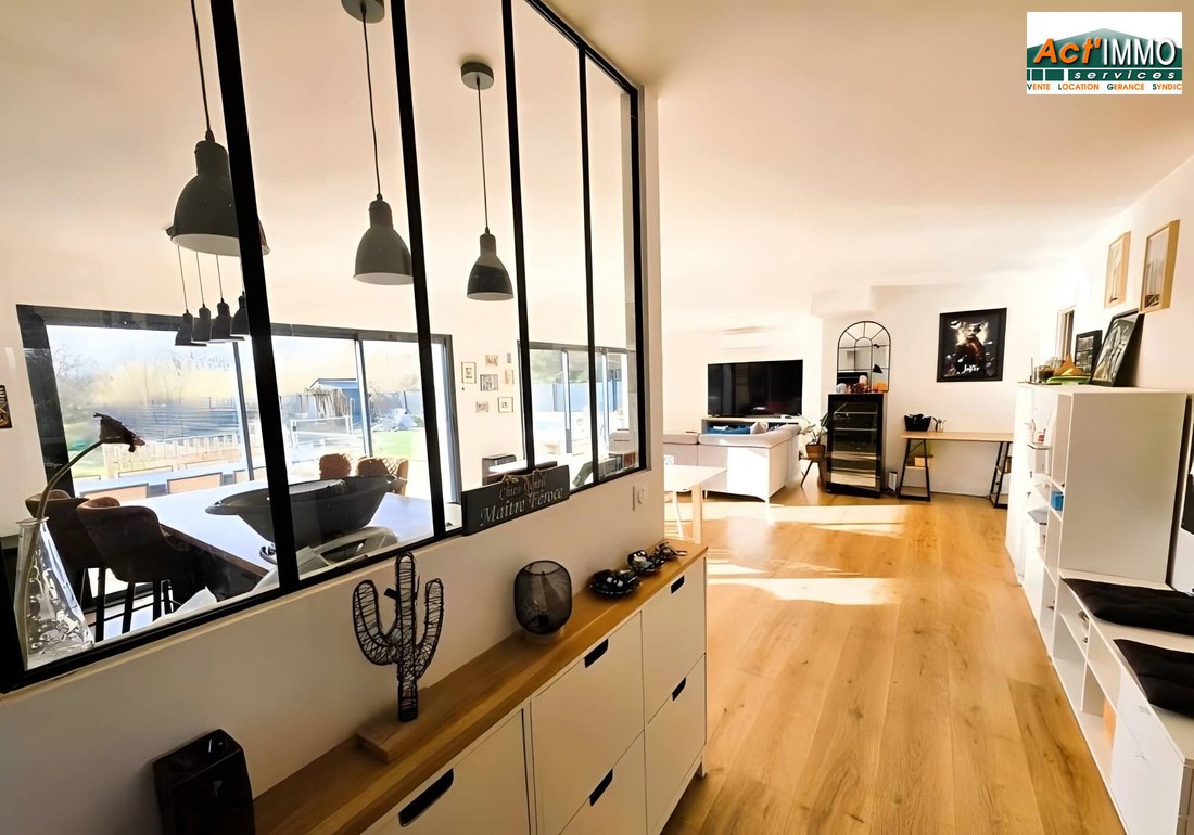 Villa in Saint-Chamas, Provence-Alpes-Côte d'Azur, France 2 - 17508144