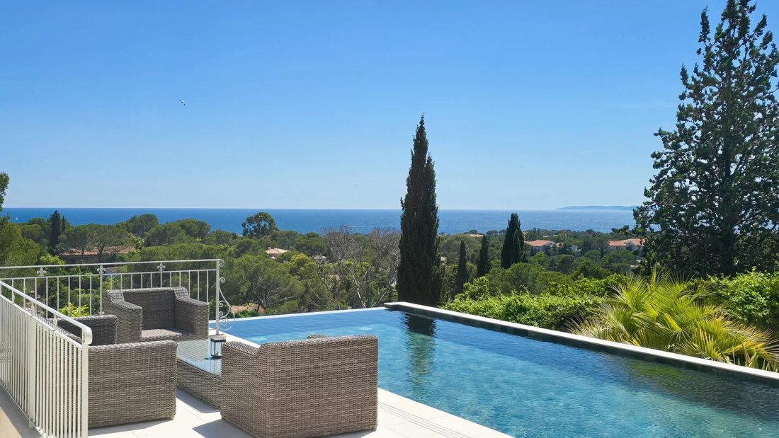 Villa in Boulouris, Saint-Raphaël, France 1 - 17502898