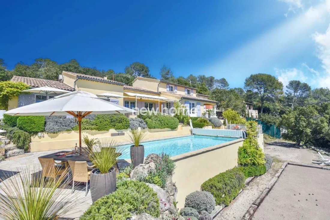 Villa in Entrecasteaux, Provence-Alpes-Côte d'Azur, France 1 - 11929302
