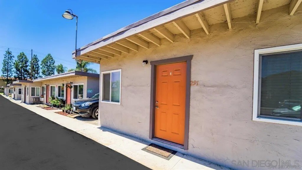 El Cajon, California, United States 4 - 17505298