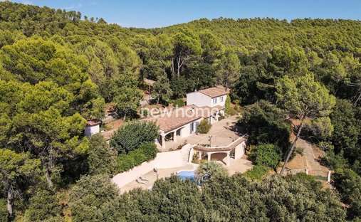 House in Ouest, Lorgues, France 1