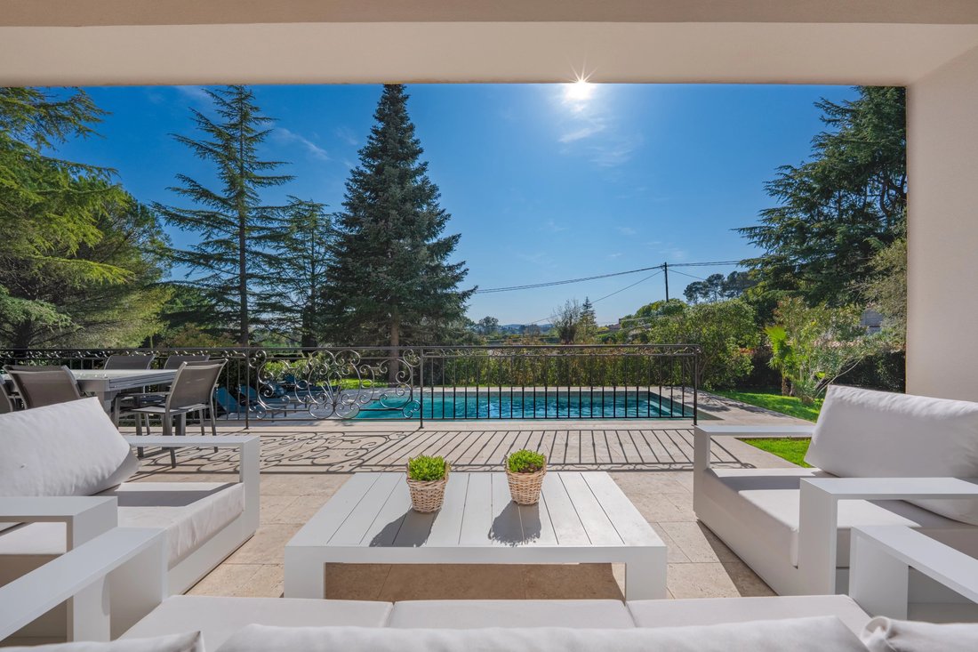 Villa in Châteauneuf-Grasse, Provence-Alpes-Côte d'Azur, France 1 - 17503104