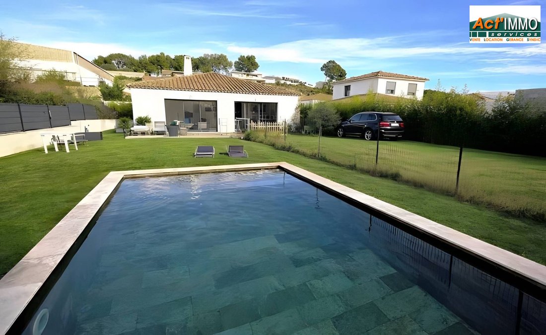 Villa in Saint-Chamas, Provence-Alpes-Côte d'Azur, France 1 - 17508144