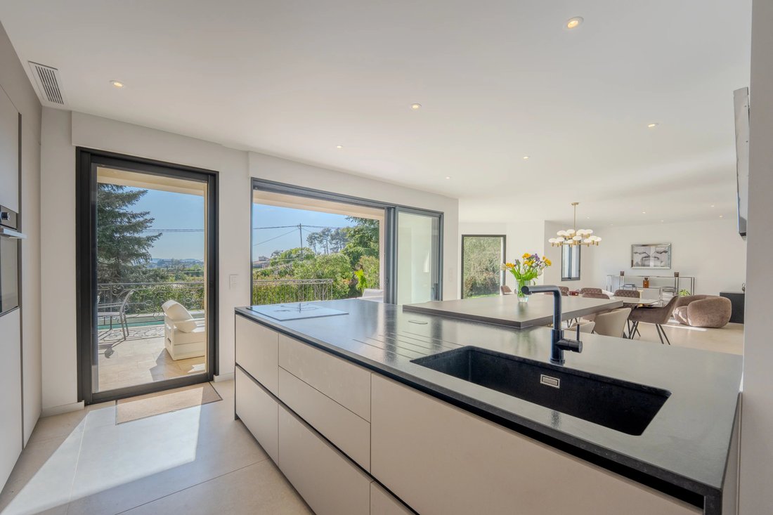 Villa in Châteauneuf-Grasse, Provence-Alpes-Côte d'Azur, France 2 - 17503104
