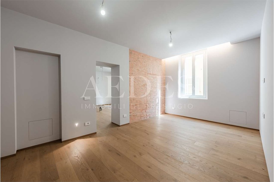 Apartment in Historic Center, Modena, Emilia-Romagna 4 - 17506068