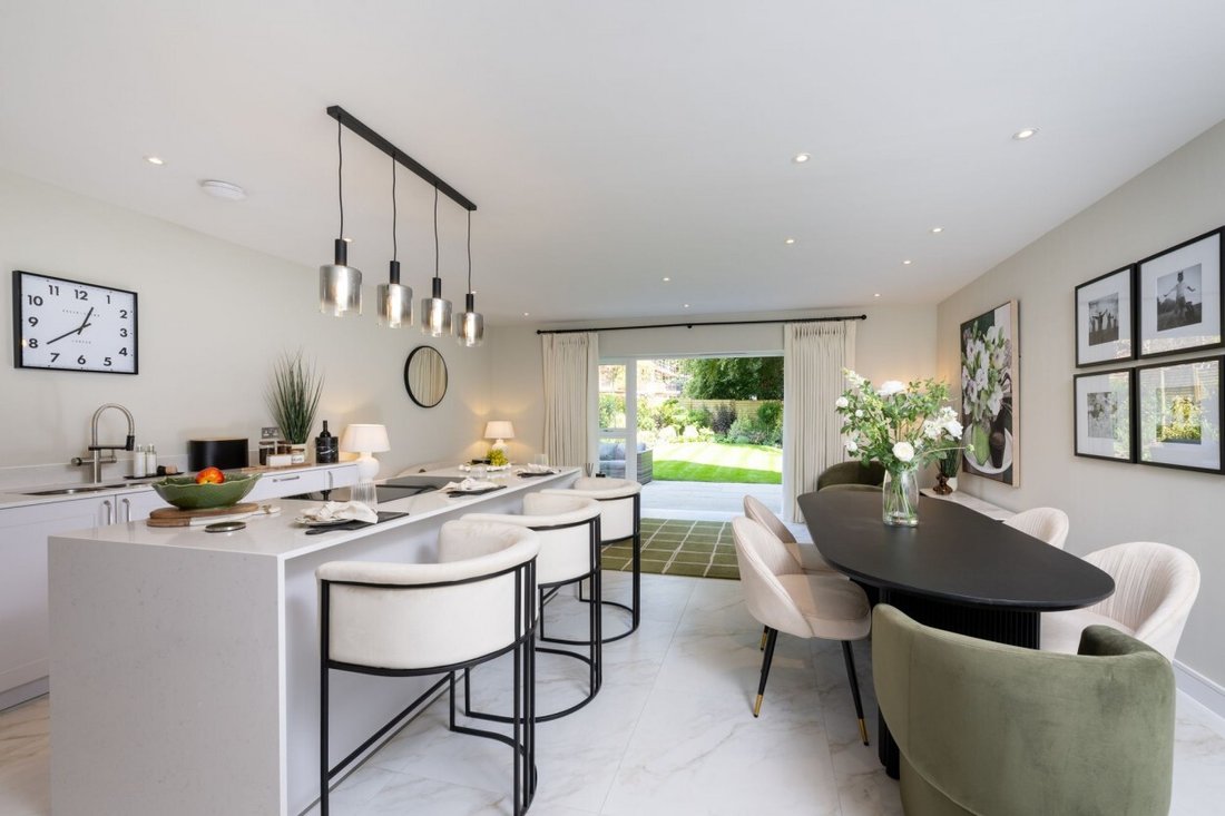 House in Cranleigh, England 4 - 17504156