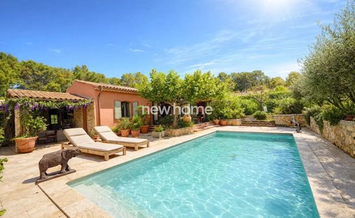 House in Ouest, Lorgues, France 1