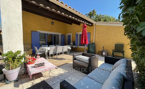 Villa in Saint Antoine, L'Isle-sur-la-Sorgue, France 1