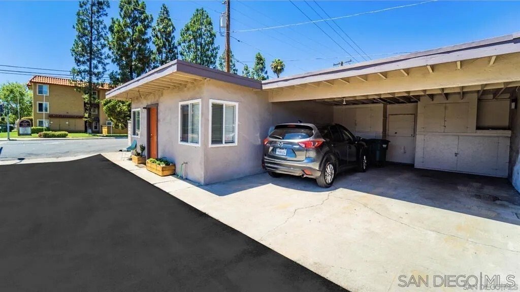 El Cajon, California, United States 2 - 17505298