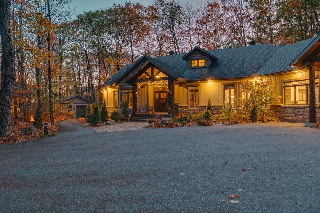 House in Chelsea, Quebec, Canada 2 - 17506028