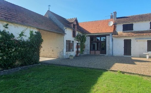 House in Mont-pres-Chambord, Centre-Val de Loire, France 1