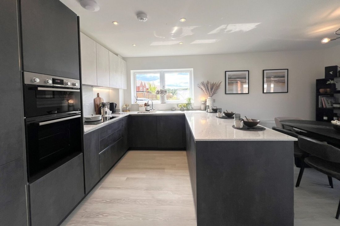 House in Cranleigh, England 2 - 17504145