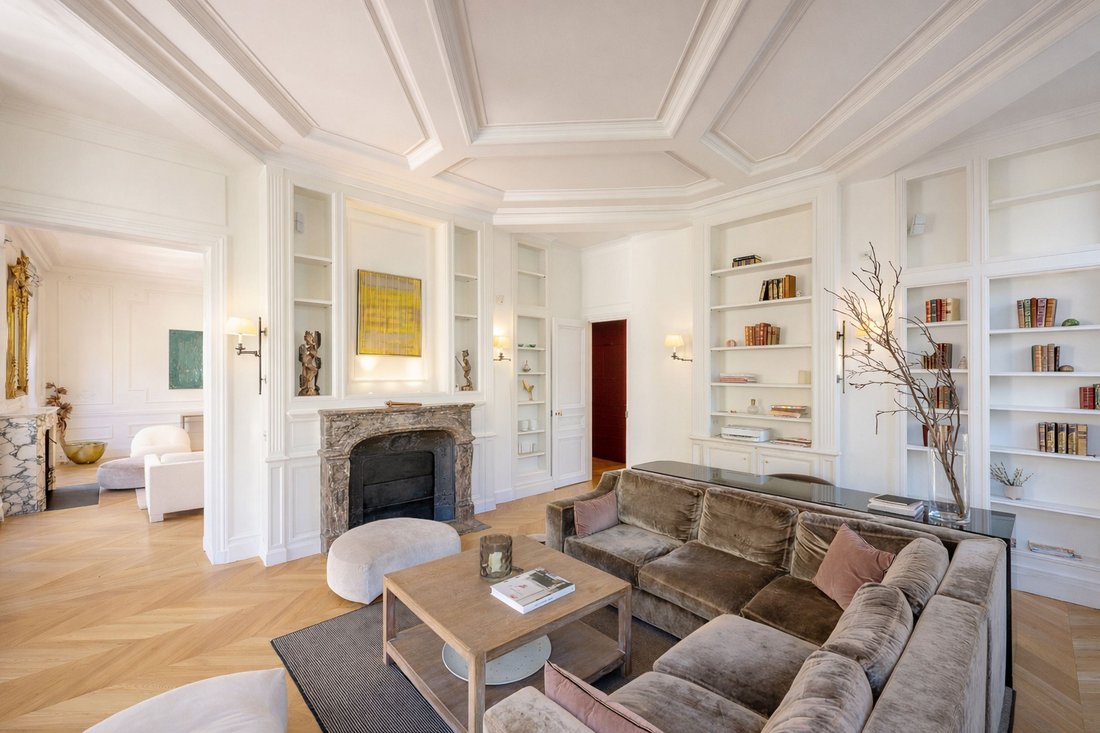 Apartment in Saint Germain des Prés, Paris 6e Arrondissement, Paris 2 - 14025823